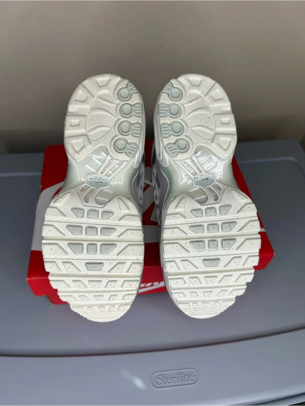 Little Kids Nike White and Lavender Wave-Accent Running Shoes